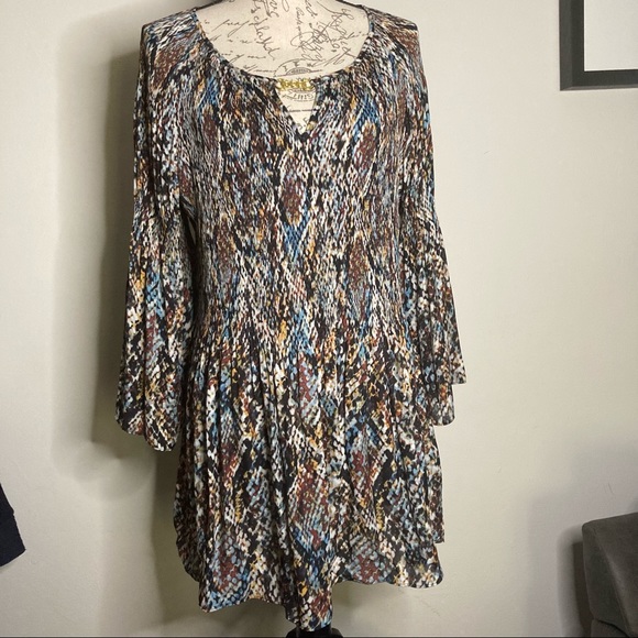 Avenue Tops - Avenue 22/24 Bell Sleeve Multi Color Blouse NWT